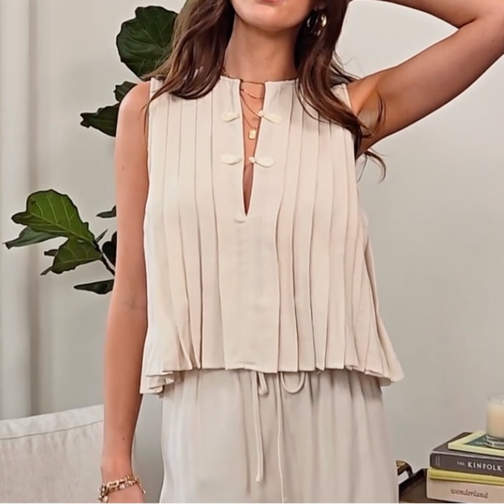 Heartloom Elegant Cream Jolene Set - Picture 2 of 6